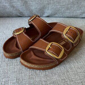 Arizona Big Buckle Birkenstock in Cognac with embossed leather NWOT